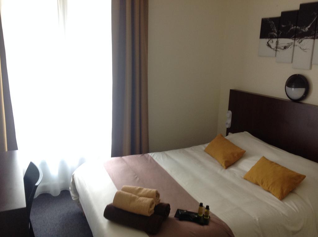 Hotel De La Paix Caen Ruang foto