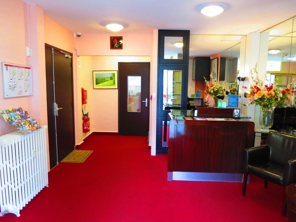 Hotel De La Paix Caen Bagian luar foto